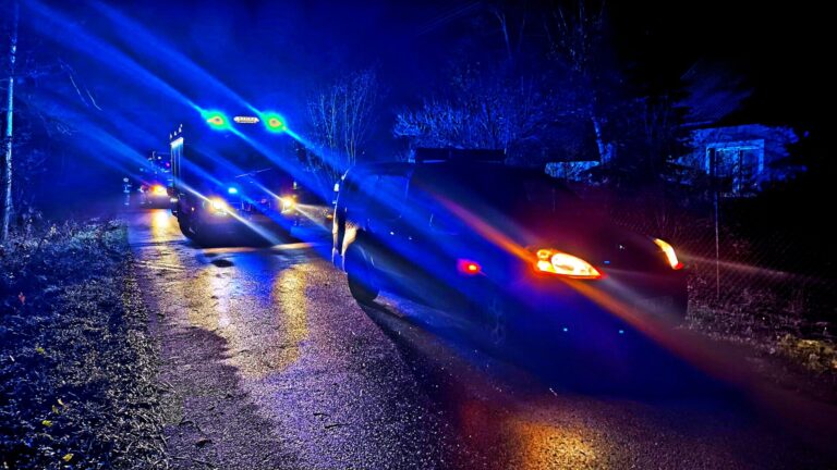 PĘKNIĘTA RURA Z WODĄ W BUDYNKU – DĄBROWICA