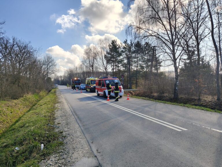 WYPADEK SAMOCHODU OSOBOWEGO Z SKUTEREM