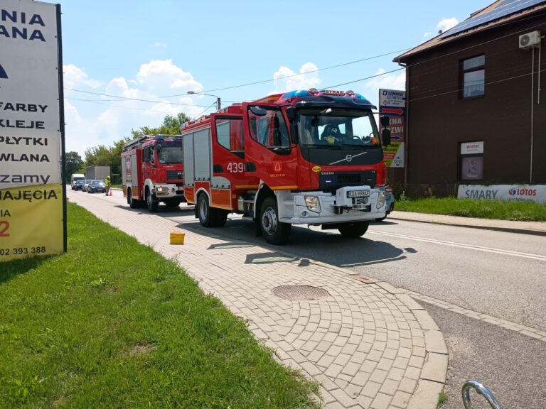 KOLIZJA MOTOCYKLA Z SAMOCHODEM DOSTAWCZYM W SZCZUCINIE
