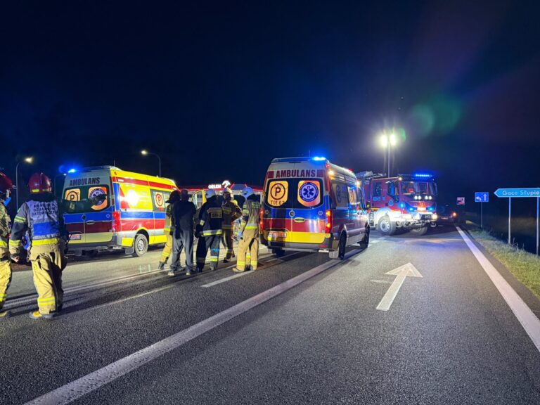 WYPADEK MOTOCYKLA Z SAMOCHODEM OSOBOWYM NA DK 73 W RATAJACH KARSKICH